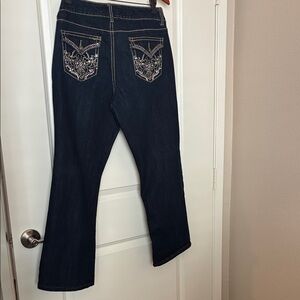 Nine West Embroider Embellished Back Pockets Dark Denim. Size 14 reg